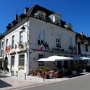 Logis Hotel Restaurant Le Puits Dore